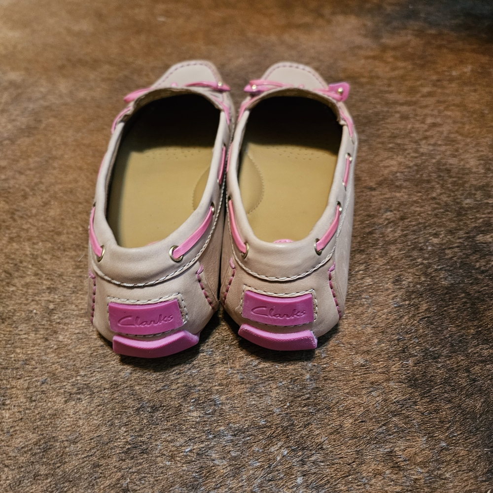 Clarks Women's Leather Pink/Tan Loafers Driving Moccasins New 9.5 - Picture 6 of 9